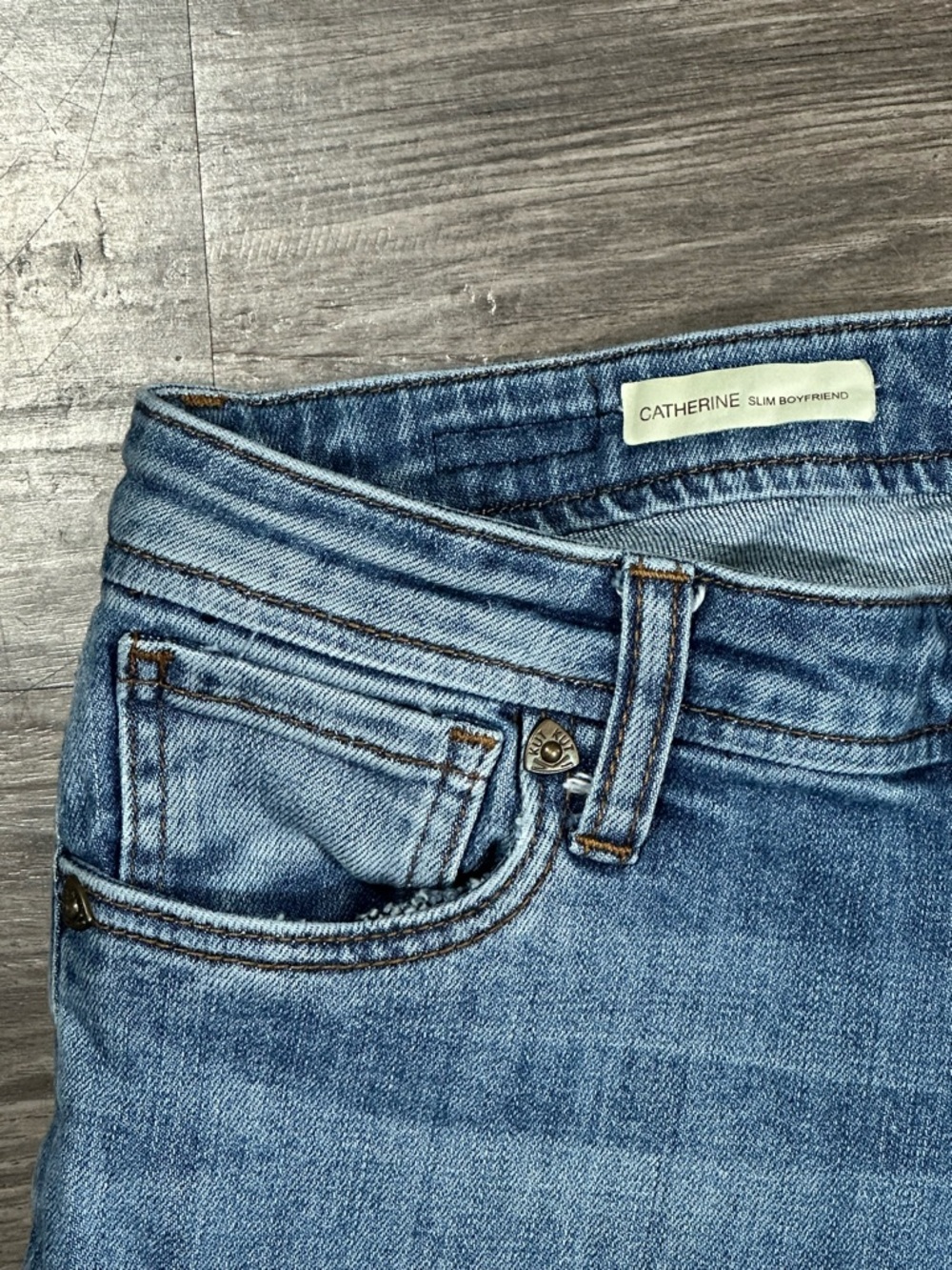 KUT FROM THE KLOTH Distressed CATHERINE Slim Boyfriend Cuffed Cropped Jeans 6 - Picture 3 of 13